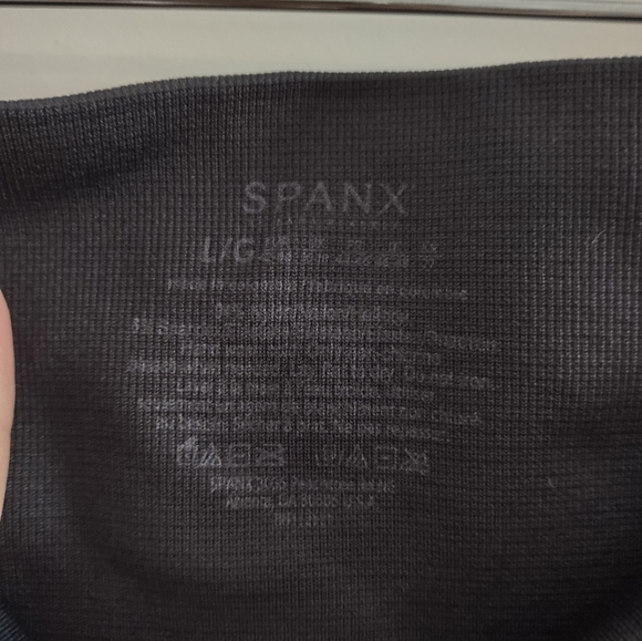 Spanx Seamless Black Camo Pattern Leggings - Picture 4 of 9